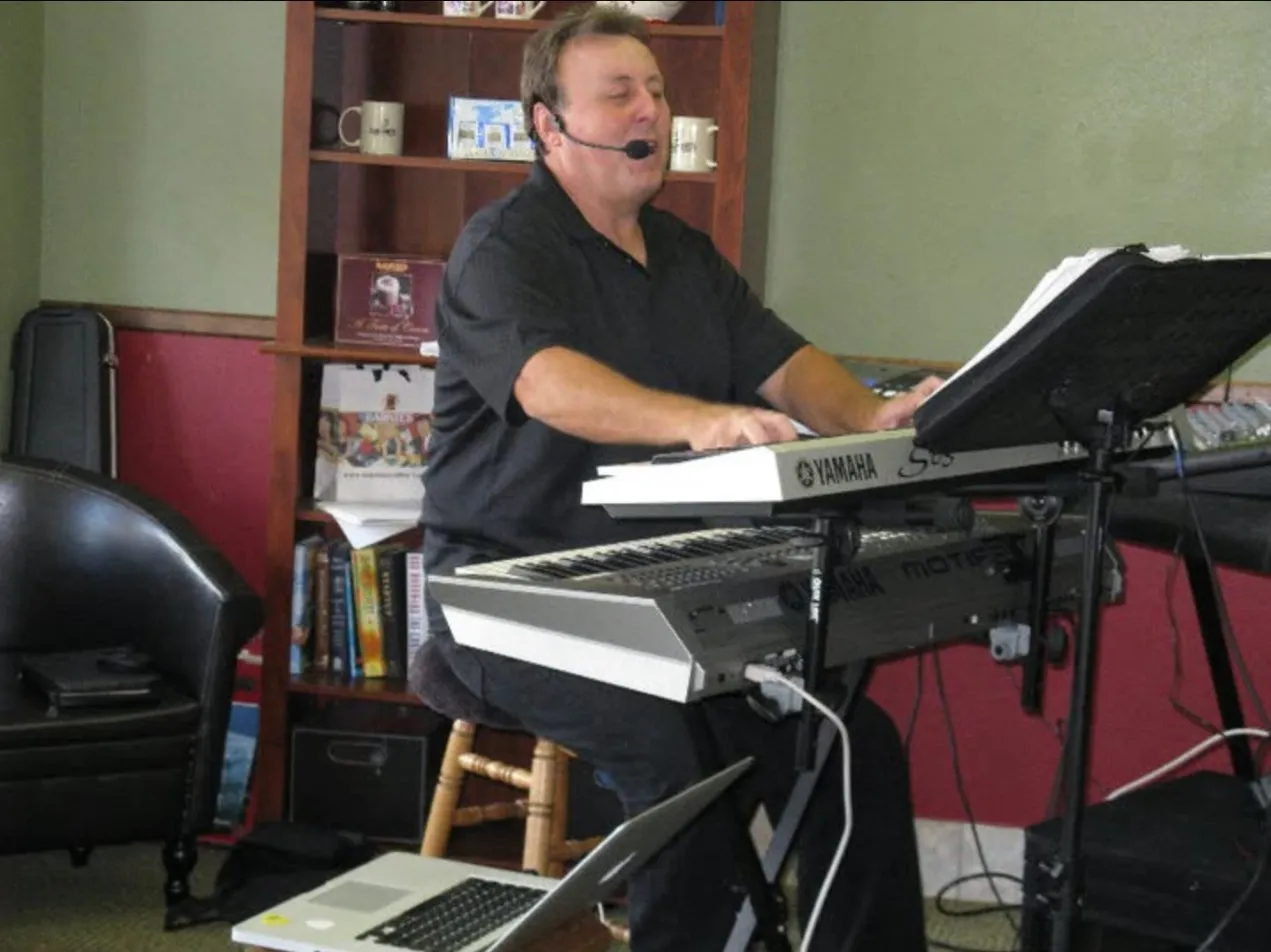 Wayne Fee playing keyboard and singing at a worship service in 2010